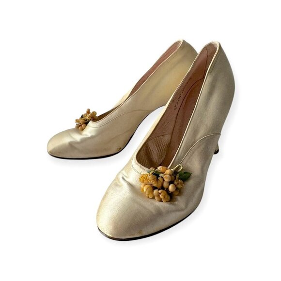 Saks Fifth Avenue 'Debutante Fashions' Ivory Satin Heels – Circa‎ 1950s, 5C - Picture 2 of 13